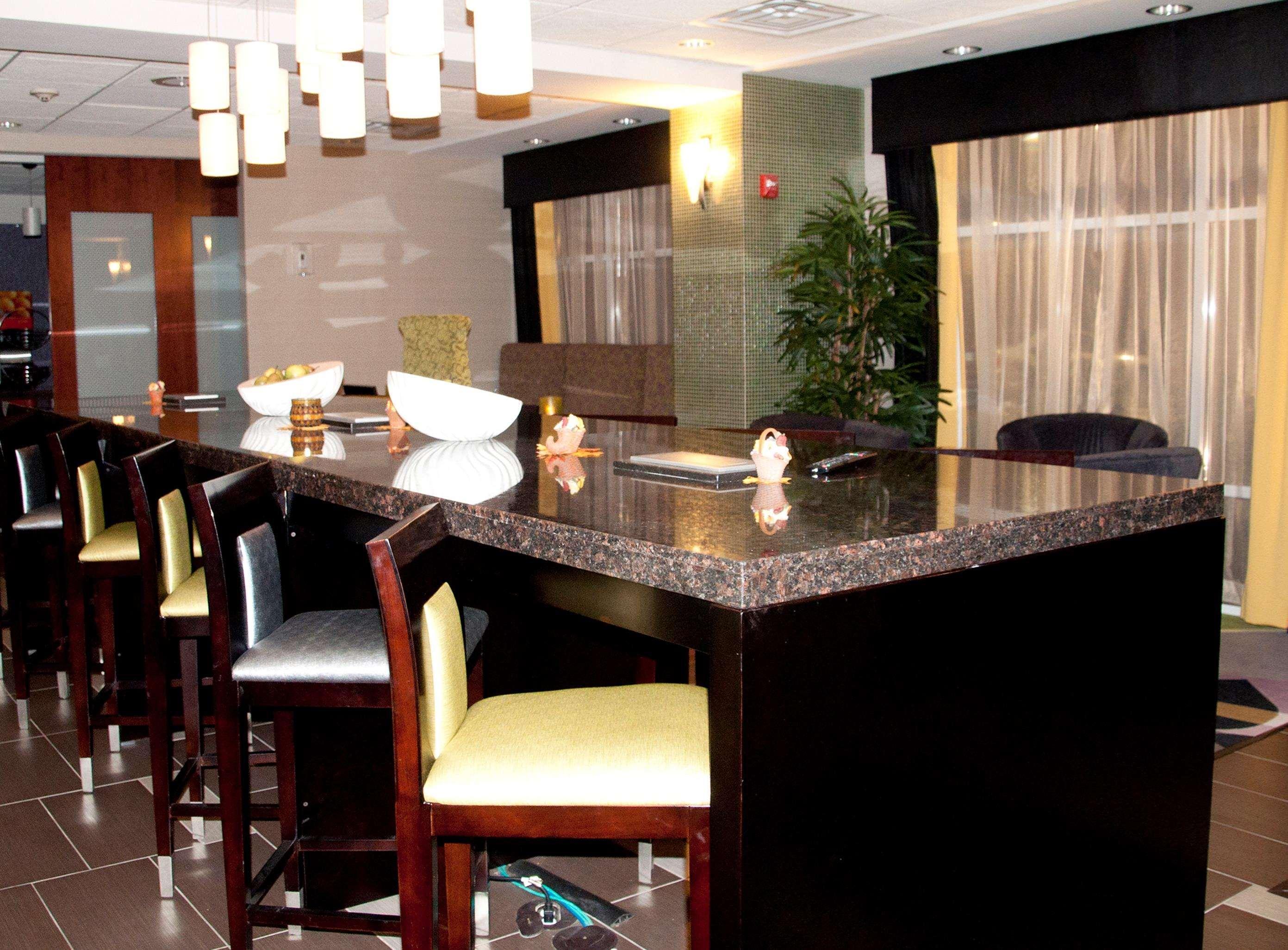 Hampton Inn By Hilton Leesville Fort Johnson Esterno foto