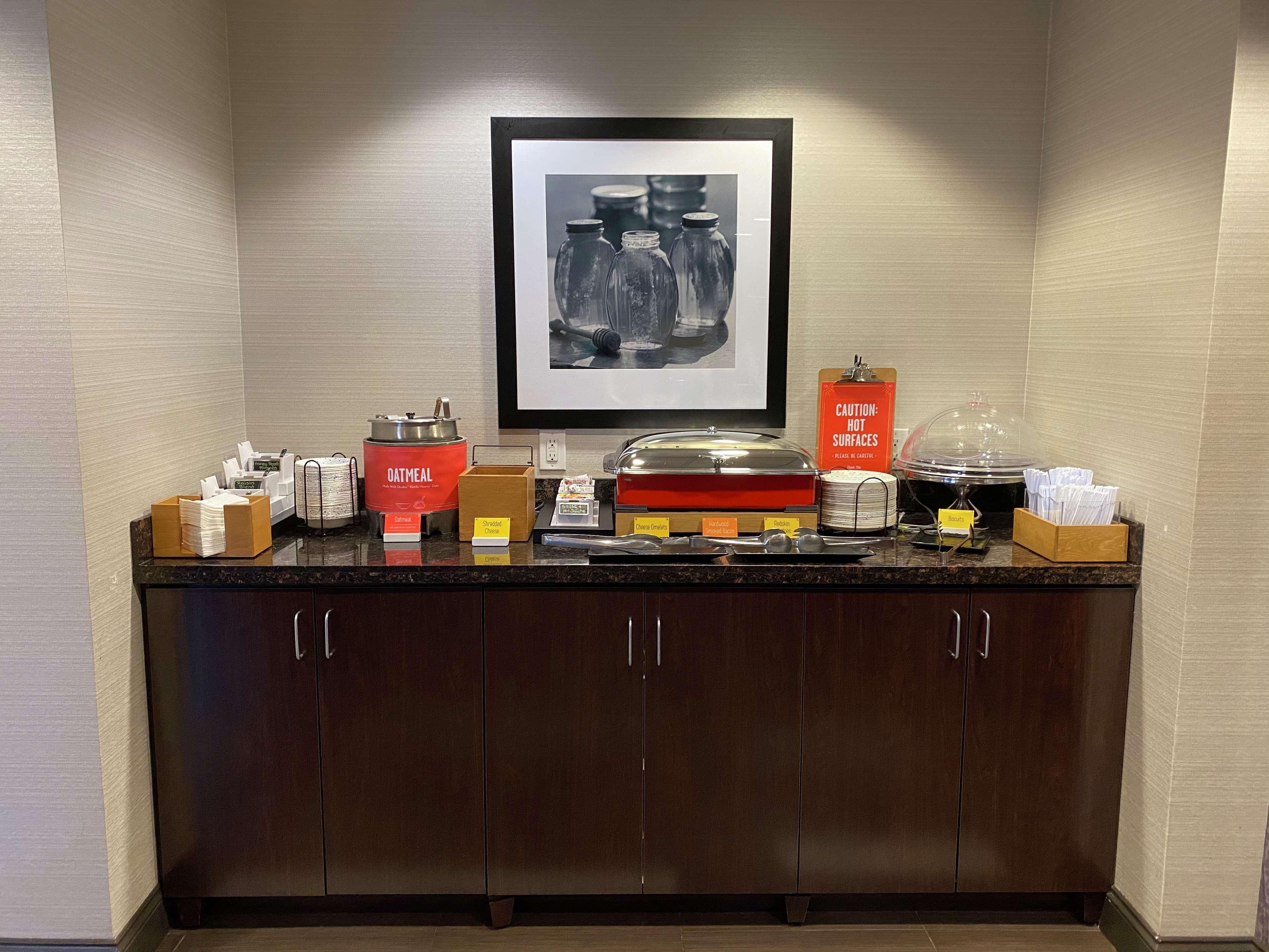 Hampton Inn By Hilton Leesville Fort Johnson Esterno foto