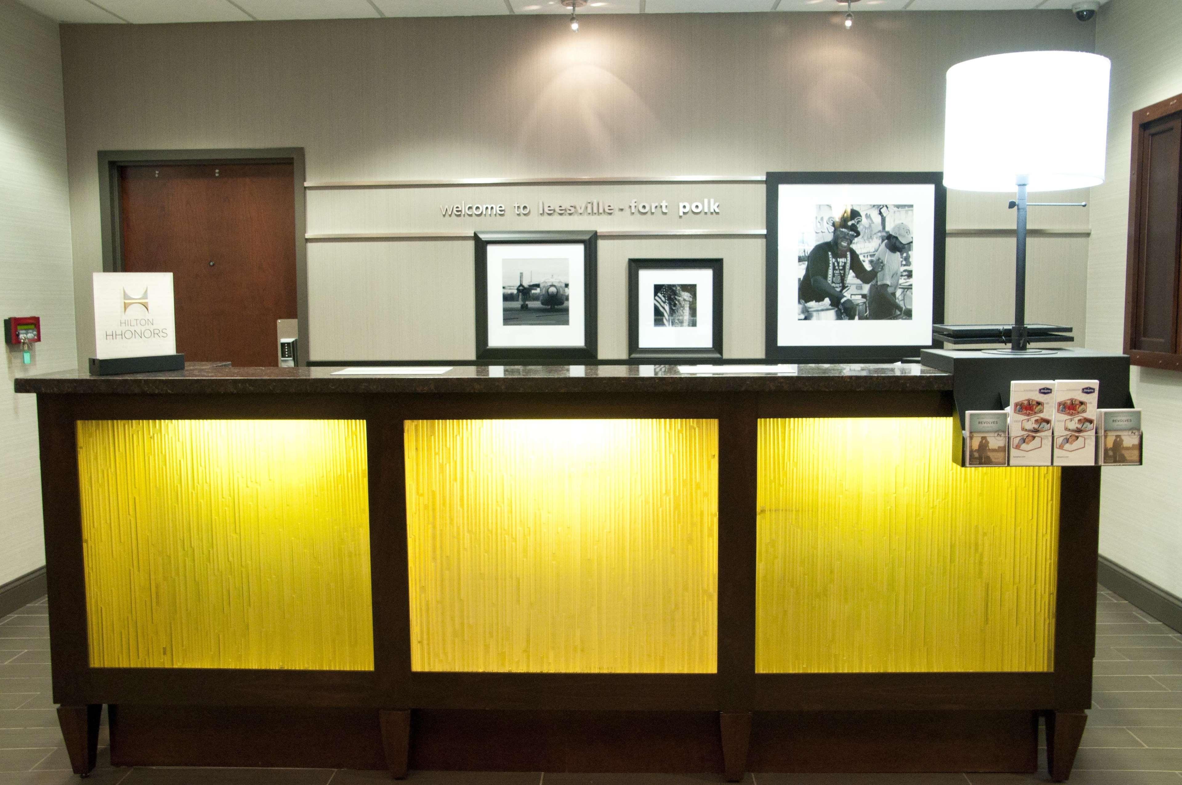 Hampton Inn By Hilton Leesville Fort Johnson Esterno foto