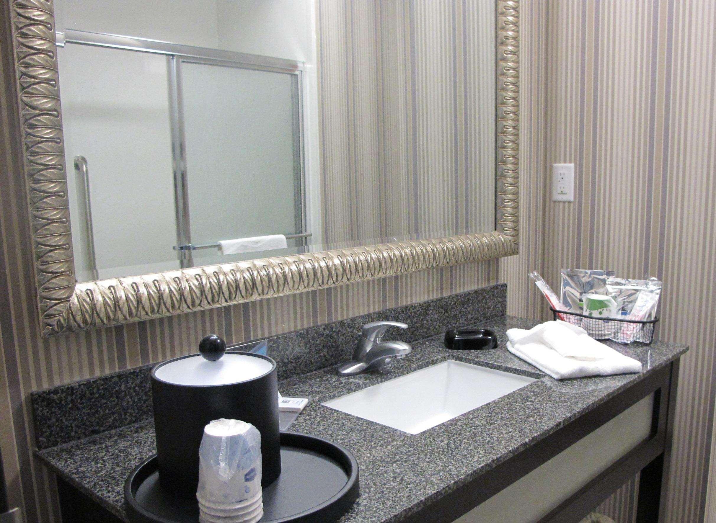 Hampton Inn By Hilton Leesville Fort Johnson Esterno foto