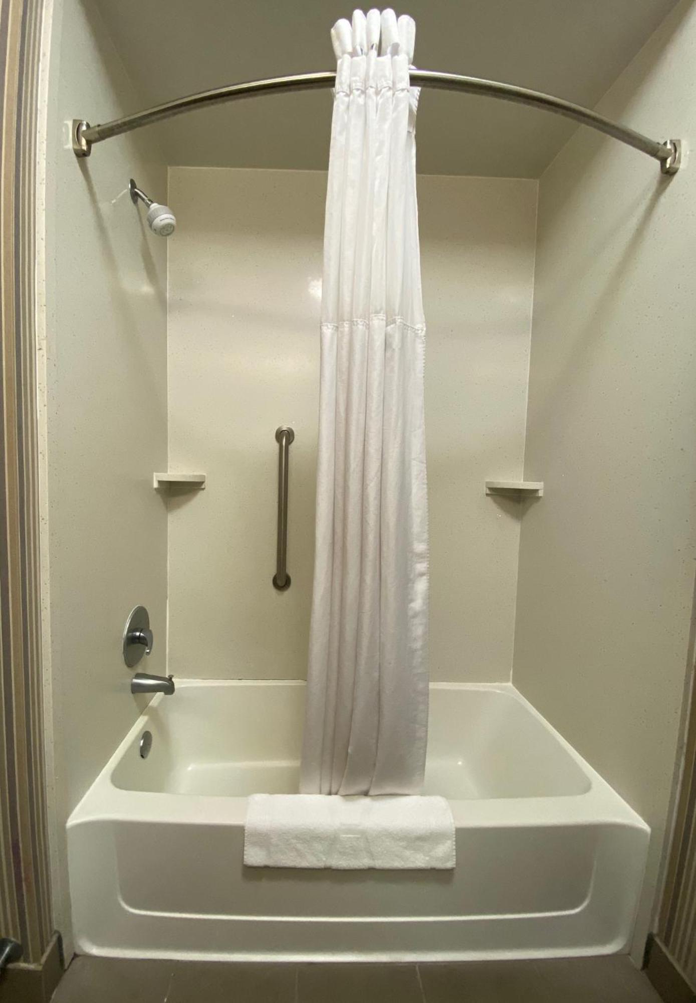 Hampton Inn By Hilton Leesville Fort Johnson Esterno foto