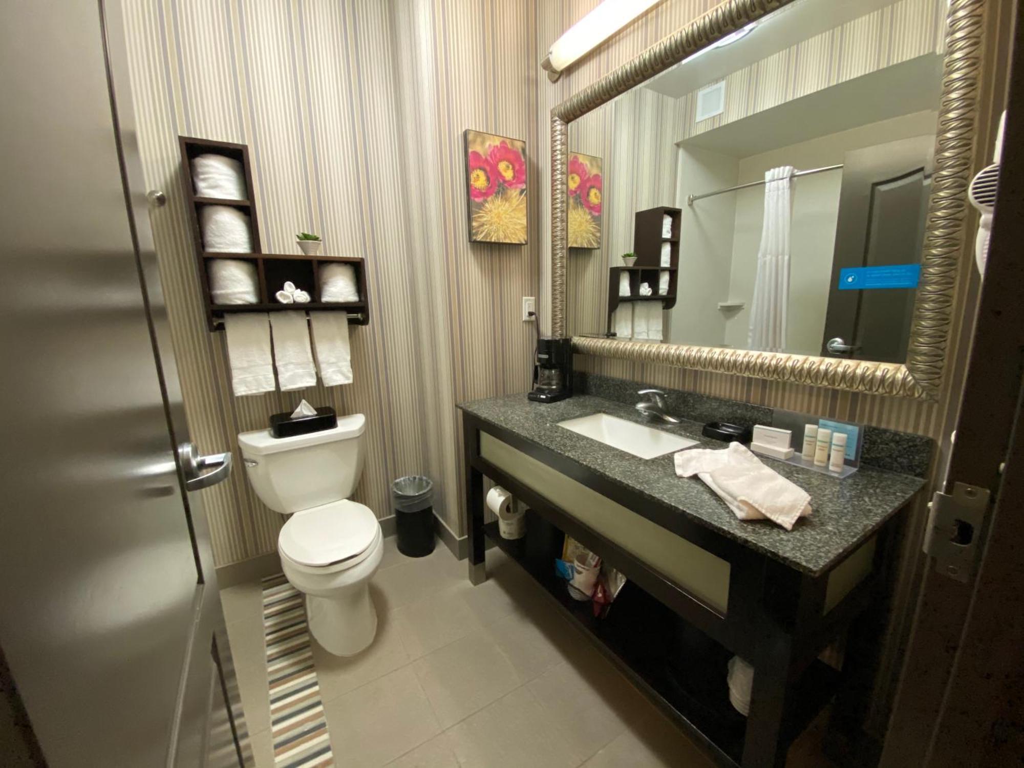Hampton Inn By Hilton Leesville Fort Johnson Esterno foto