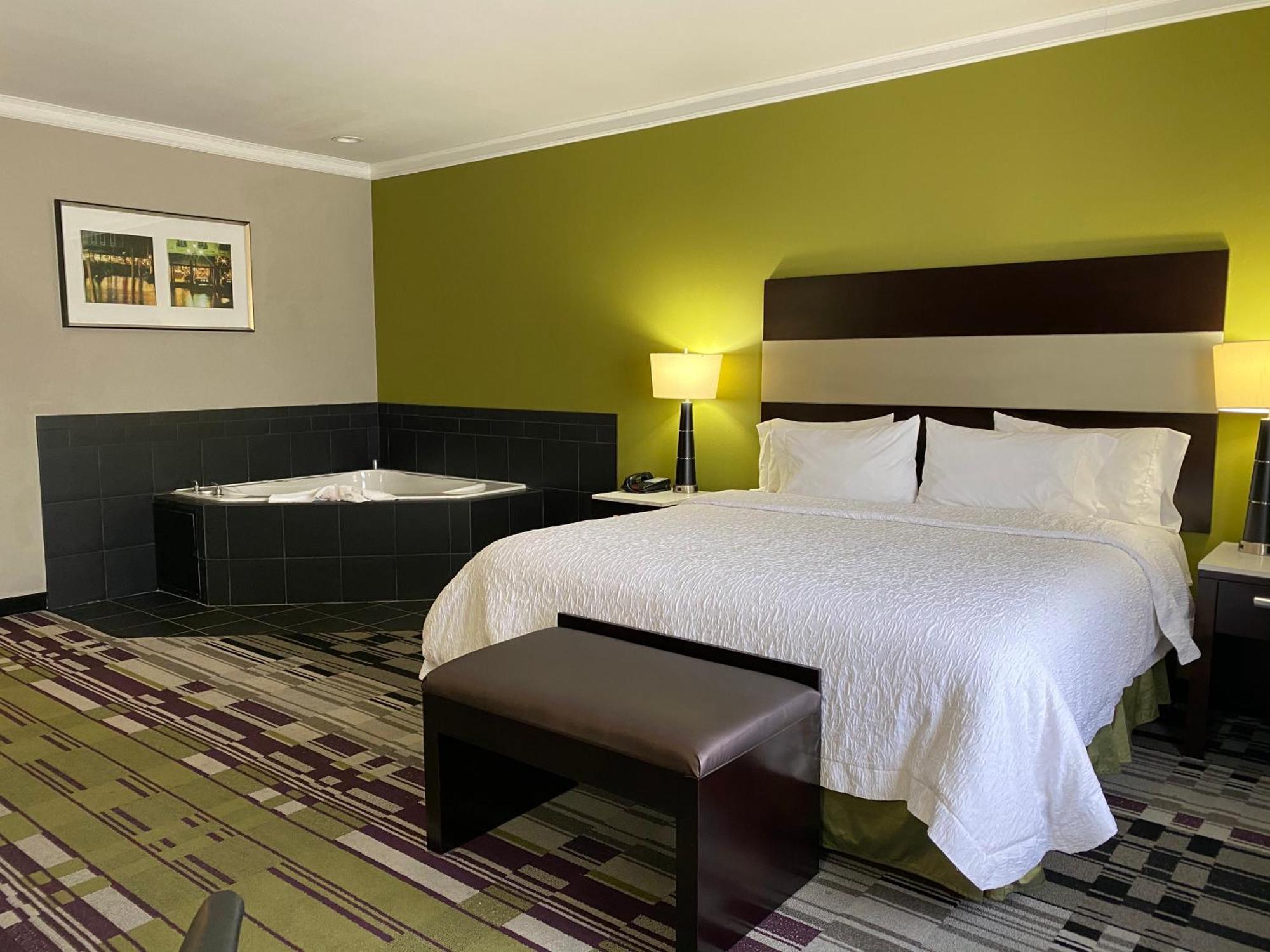 Hampton Inn By Hilton Leesville Fort Johnson Esterno foto