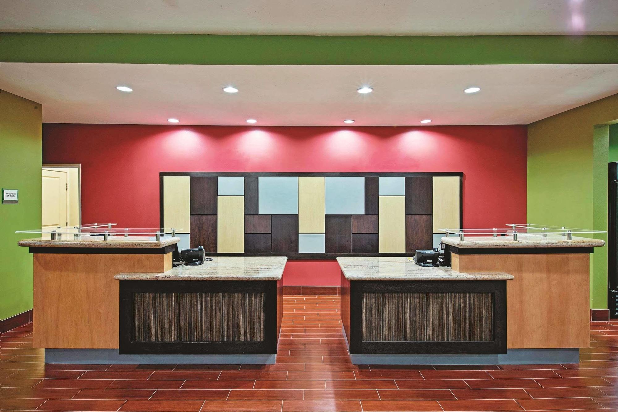 Hampton Inn By Hilton Leesville Fort Johnson Esterno foto
