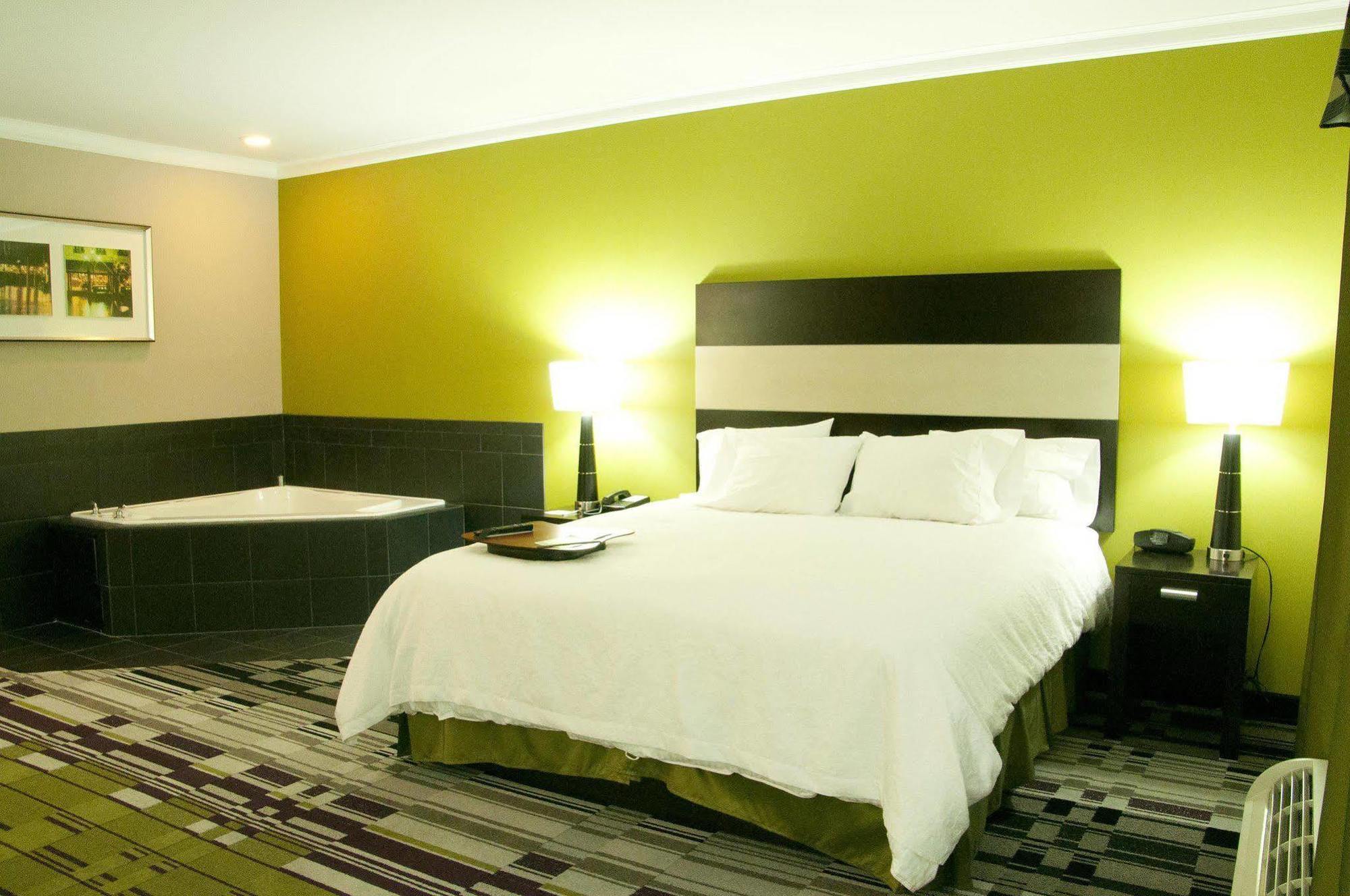 Hampton Inn By Hilton Leesville Fort Johnson Esterno foto